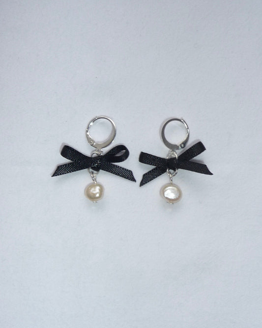 "Beau" Earrings Black